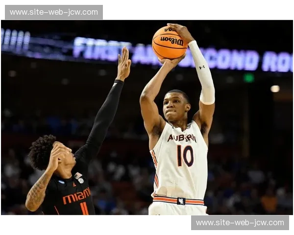 低位防守与后腰屏障 霍姆格伦护框能力影响雷霆上限